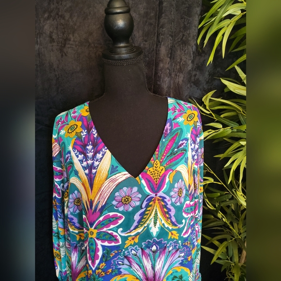 Nicole Miller Ladies Long-sleeved Floral Top - Picture 3 of 9